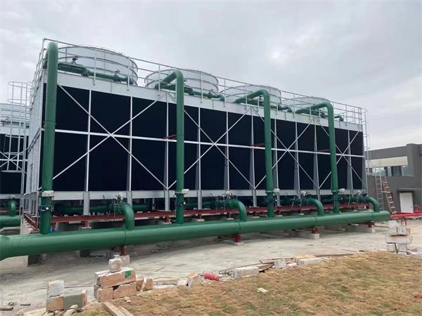 閉式冷卻塔和水冷卻系統的熱力性能的區別,水冷冷水機組必須配冷卻塔
